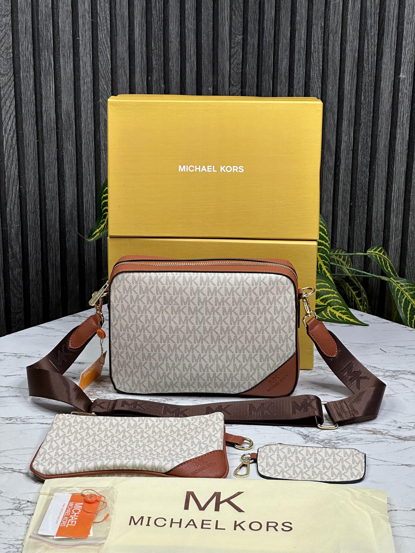 MHAEL KRS CAMERA JET SET COMBO Women Handbag WITH BOX