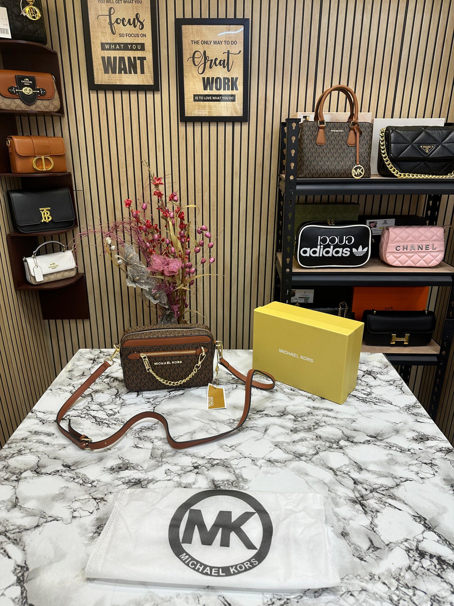 MICHL KRS JET SET CAMERA CROSSBODY BAG