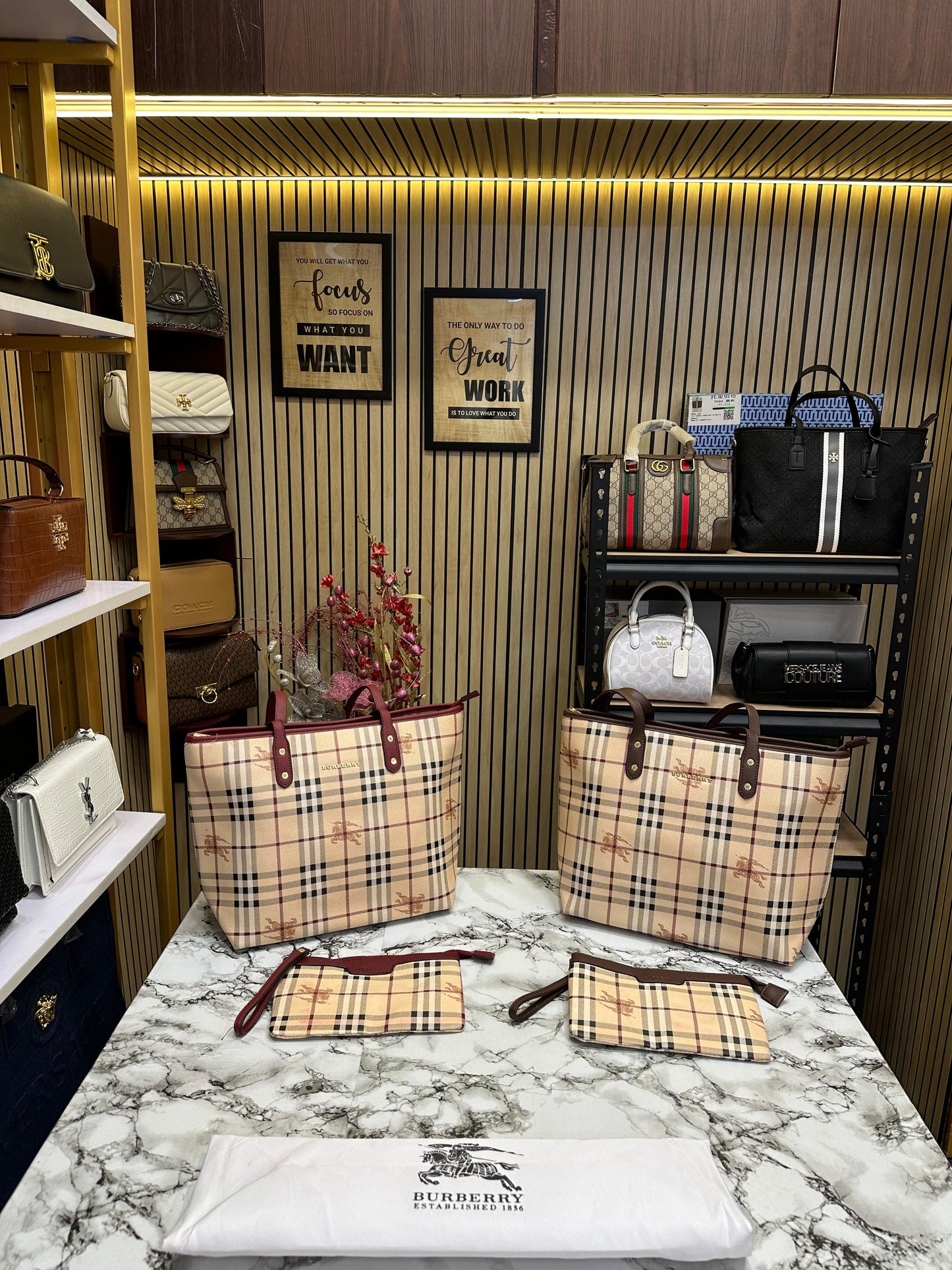 BURBEY NVA CHECK TOTE HUMAN BAG