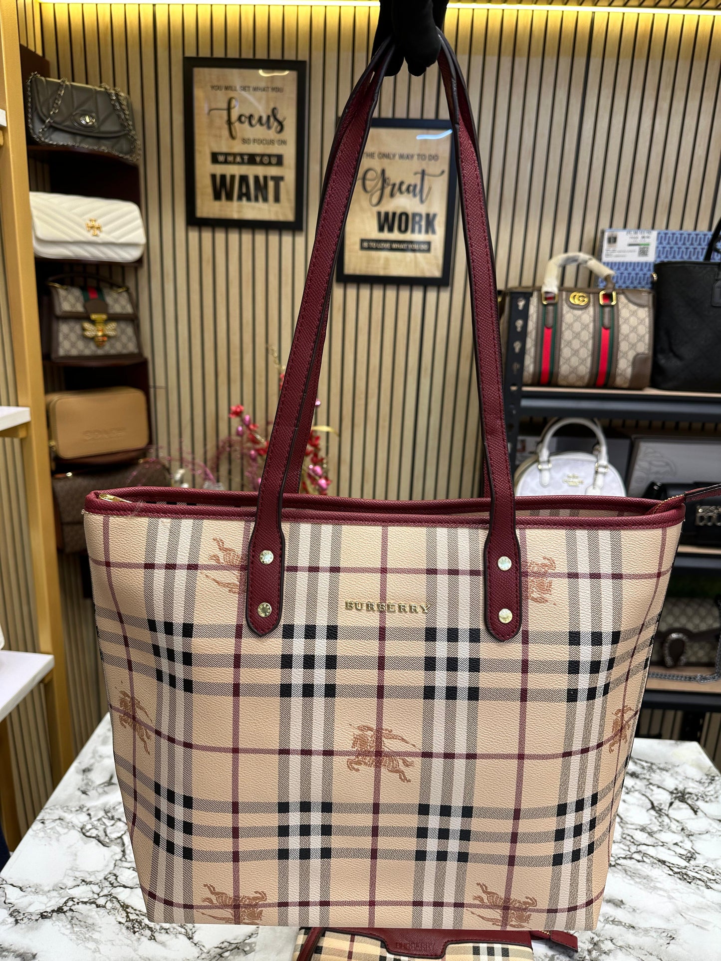 BURBEY NVA CHECK TOTE HUMAN BAG