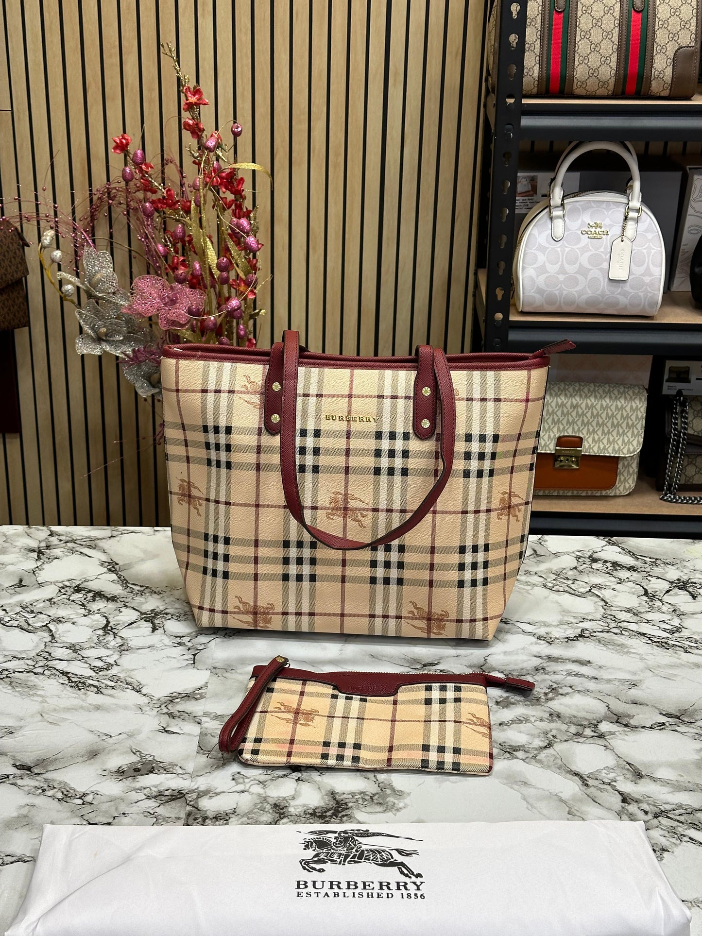 BURBEY NVA CHECK TOTE HUMAN BAG
