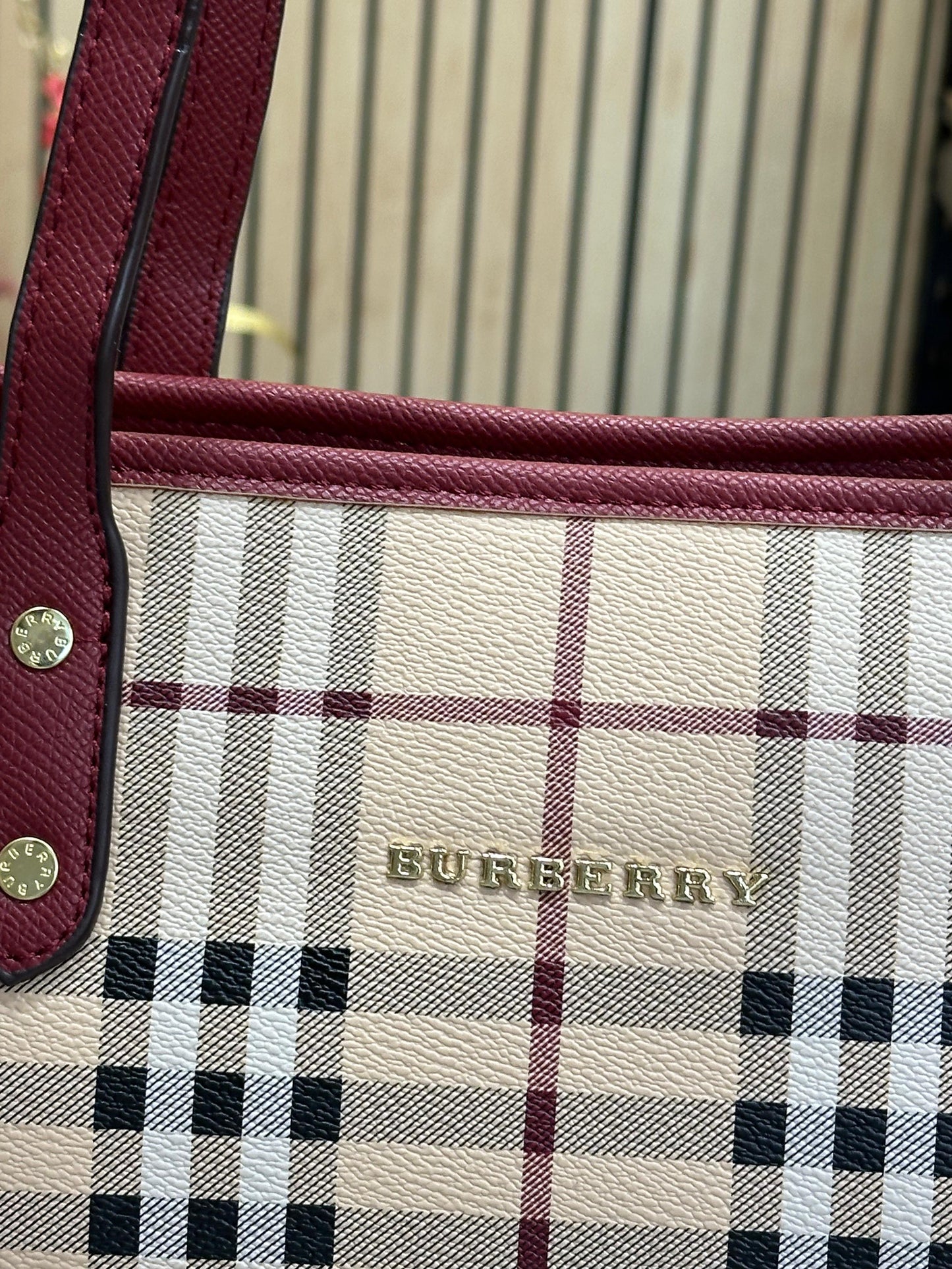 BURBEY NVA CHECK TOTE HUMAN BAG