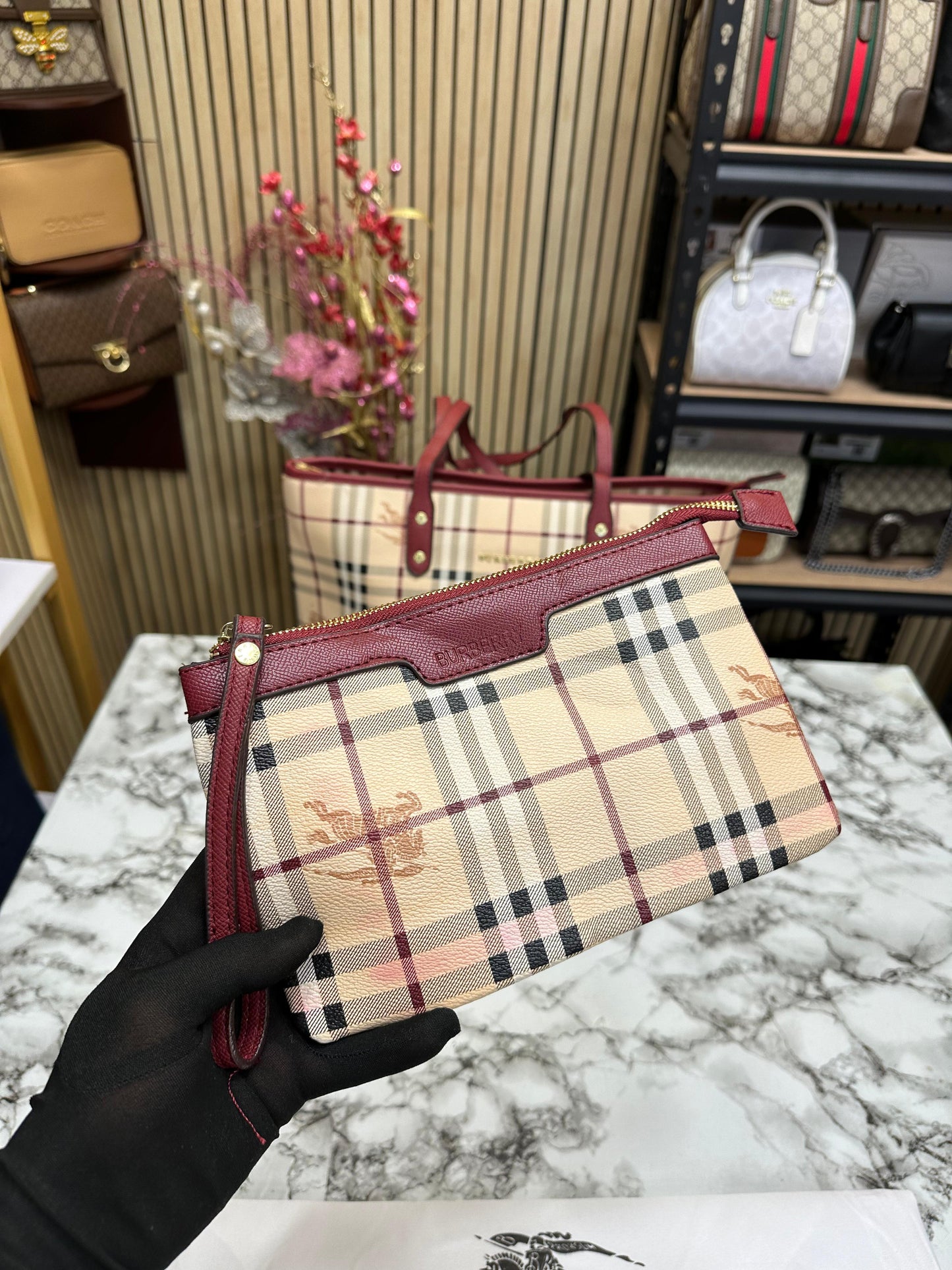 BURBEY NVA CHECK TOTE HUMAN BAG