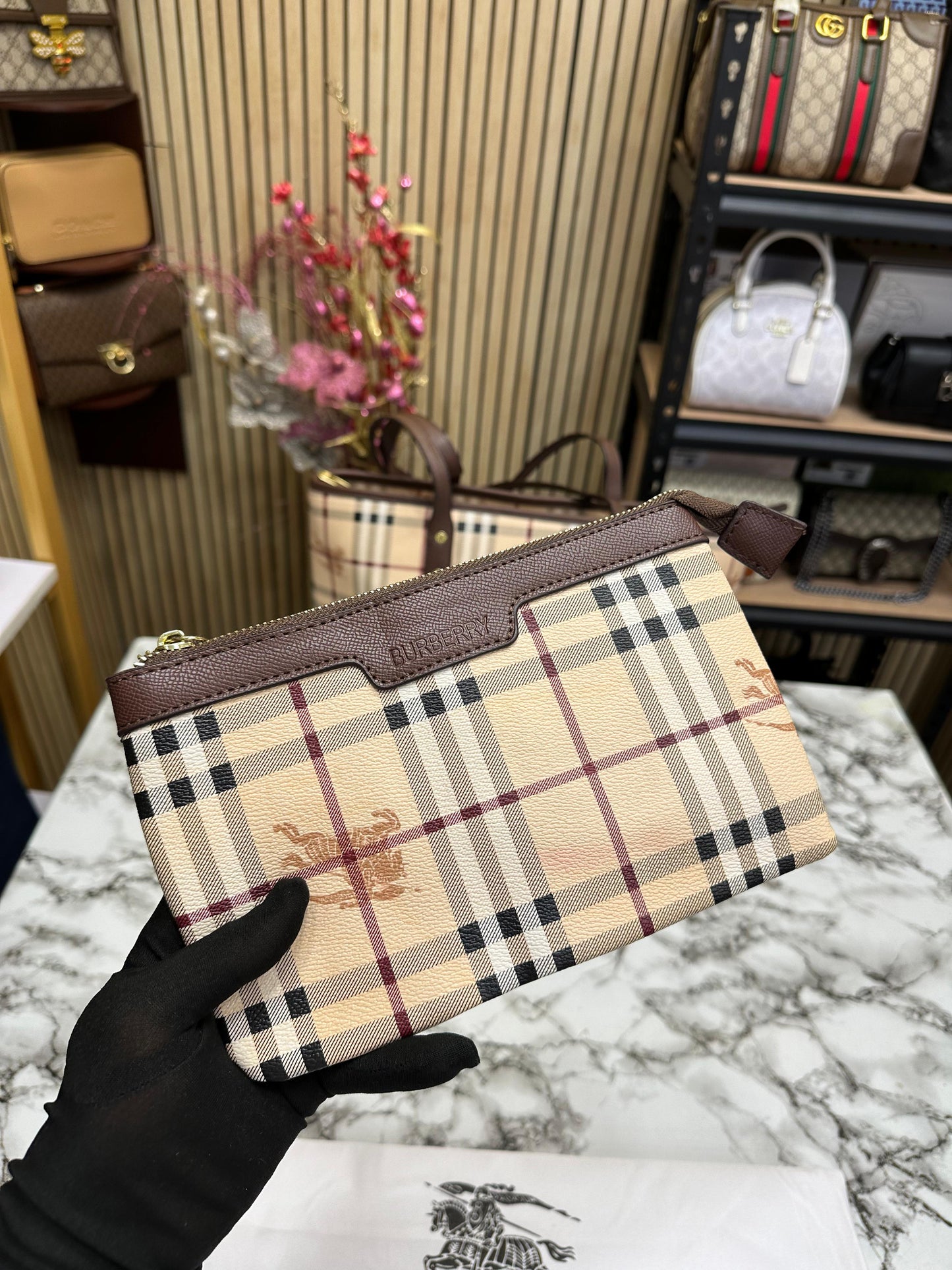 BURBEY NVA CHECK TOTE HUMAN BAG
