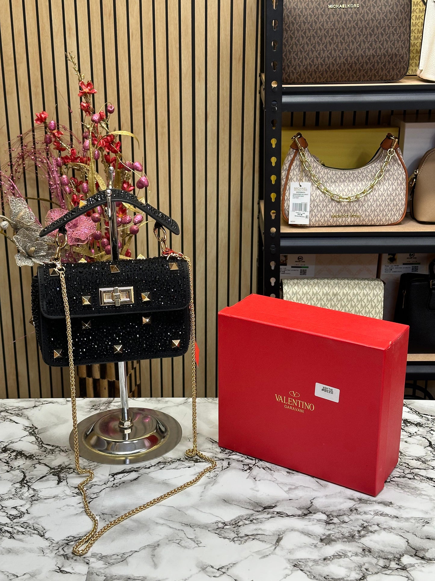 VALTINO GARAVNI PREMIUM MEDIUM SHOULDER BAG