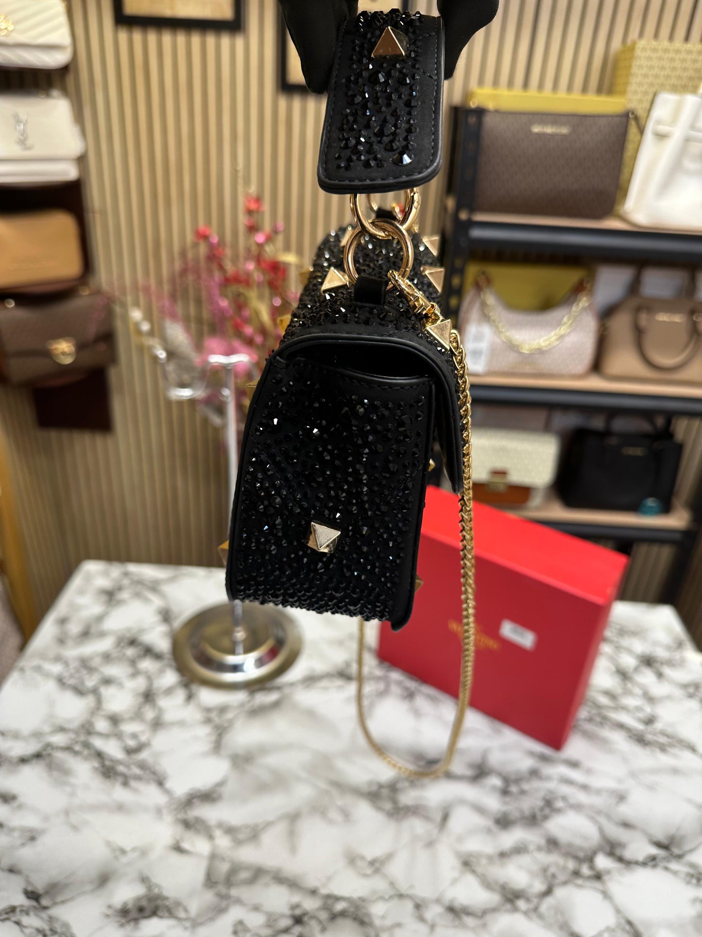 VALTINO GARAVNI PREMIUM MEDIUM SHOULDER BAG