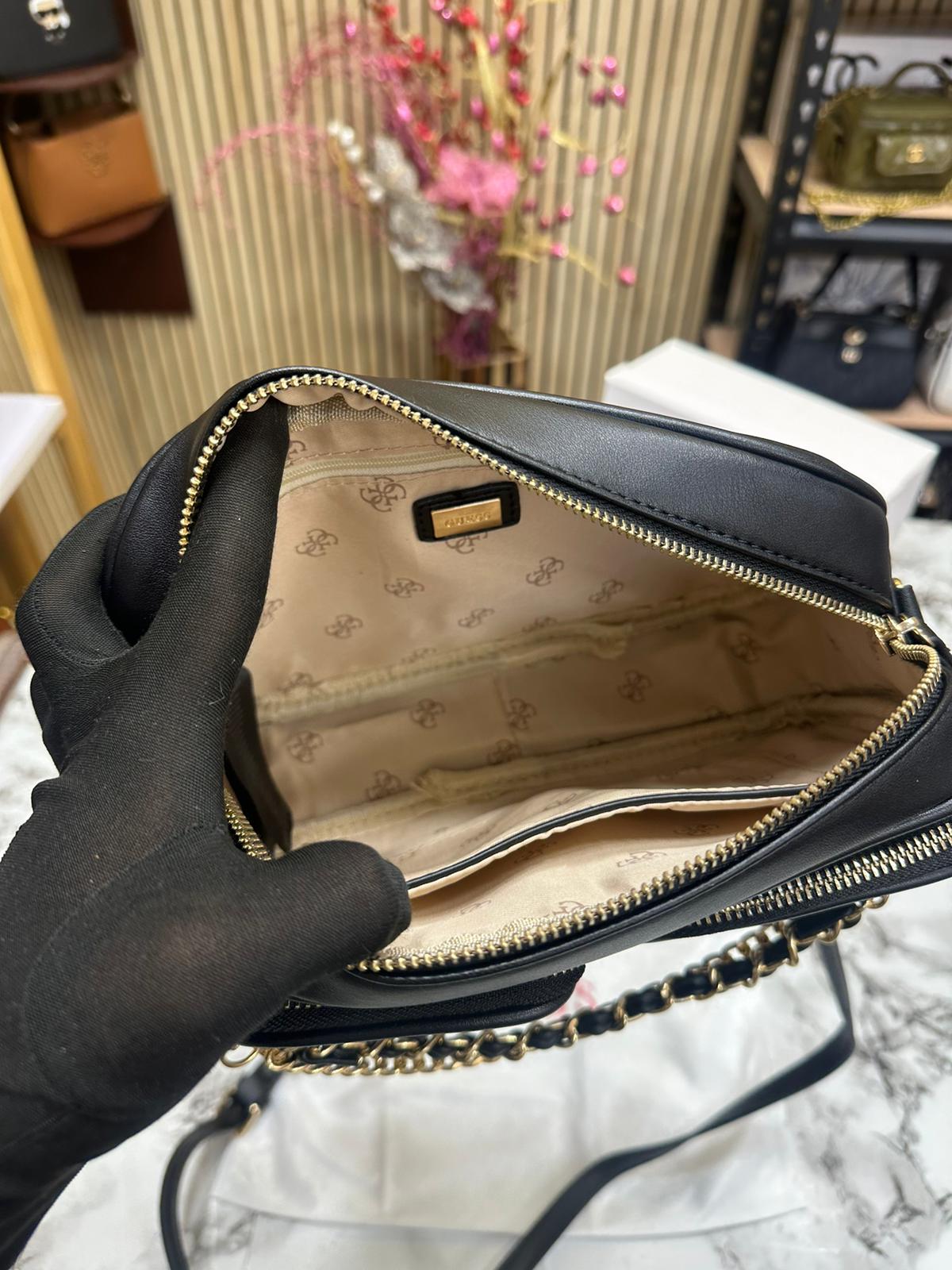GUSS QUTED POLLY SLING Women Bag
