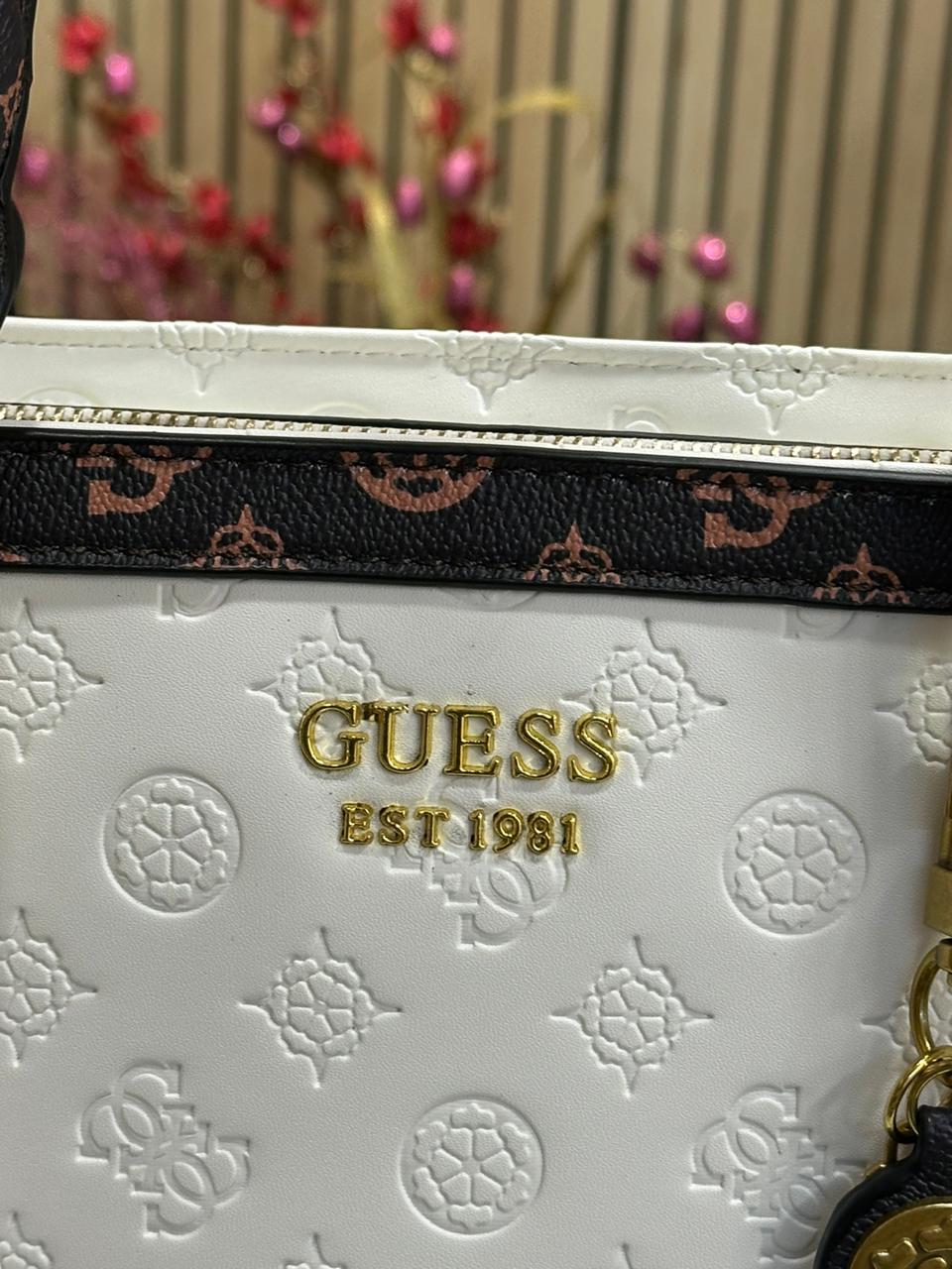 GUES WOMENS ELITE SATCEL Women Bag
