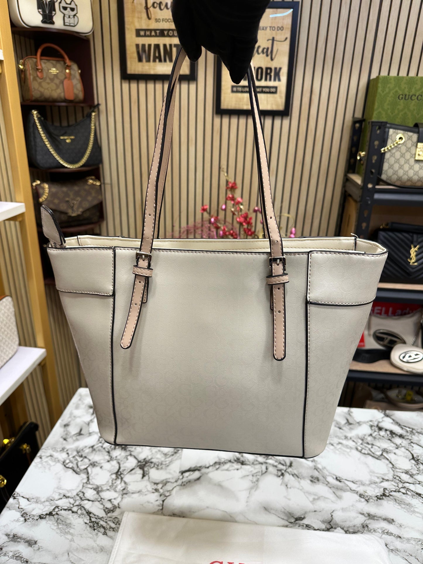 GUES VOYAGER PREMIUM SHOULDER Women Bag