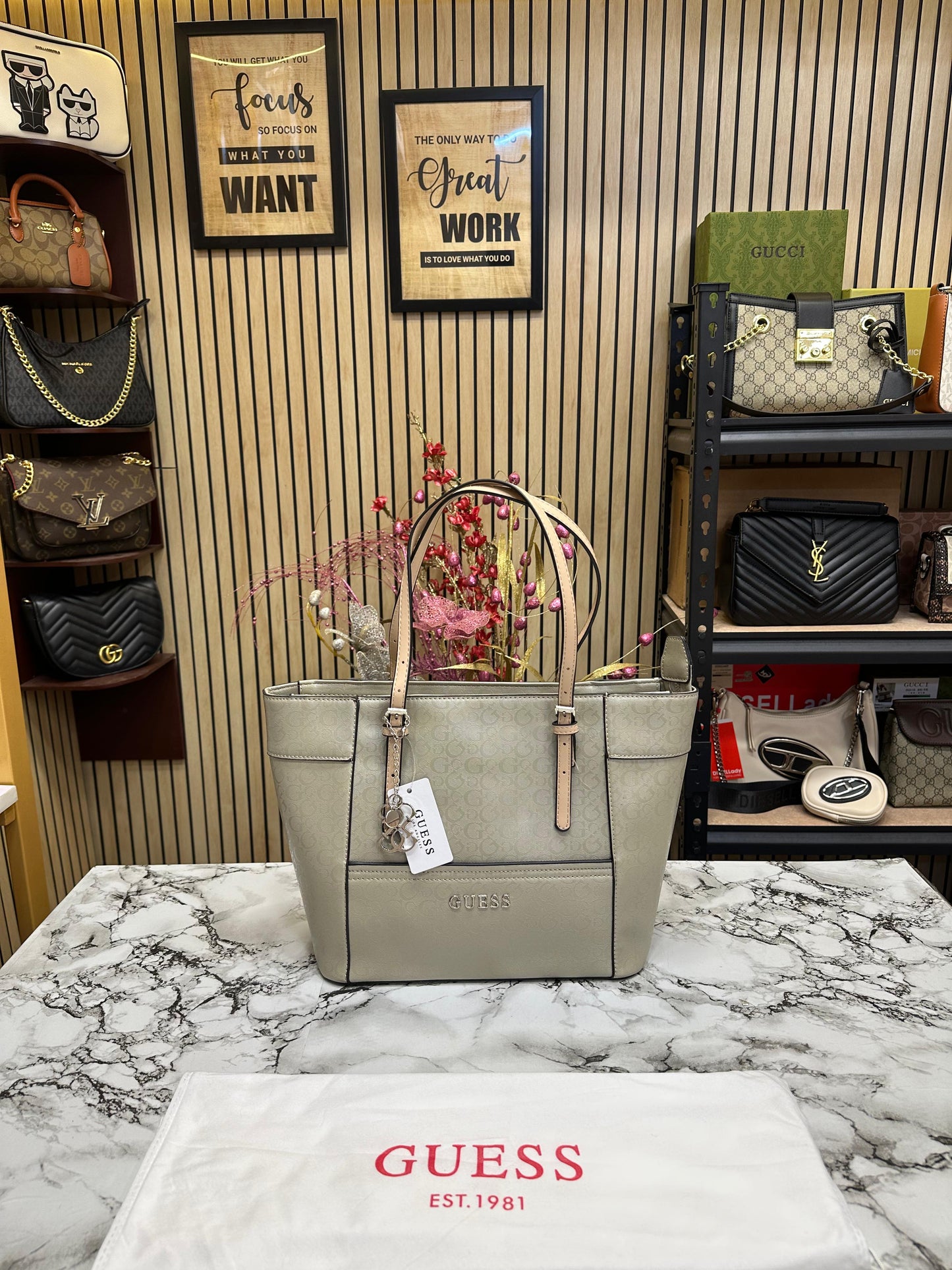GUES VOYAGER PREMIUM SHOULDER Women Bag