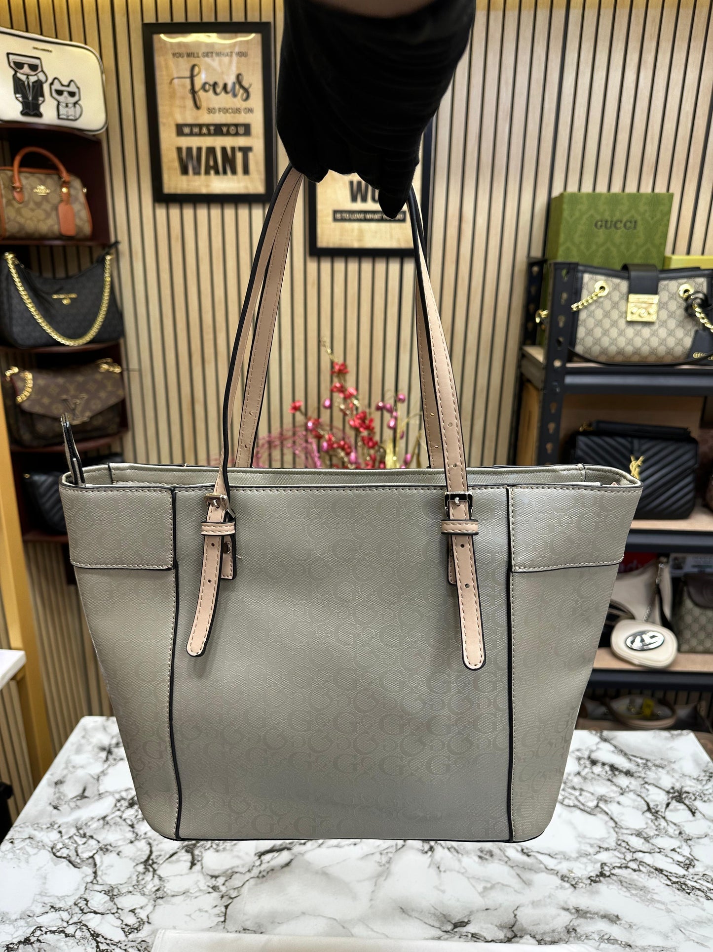 GUES VOYAGER PREMIUM SHOULDER Women Bag
