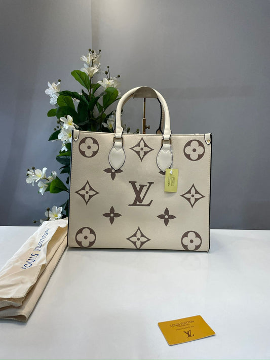 LOUS VUION ON THE GO IVORY WITH DUST BAG