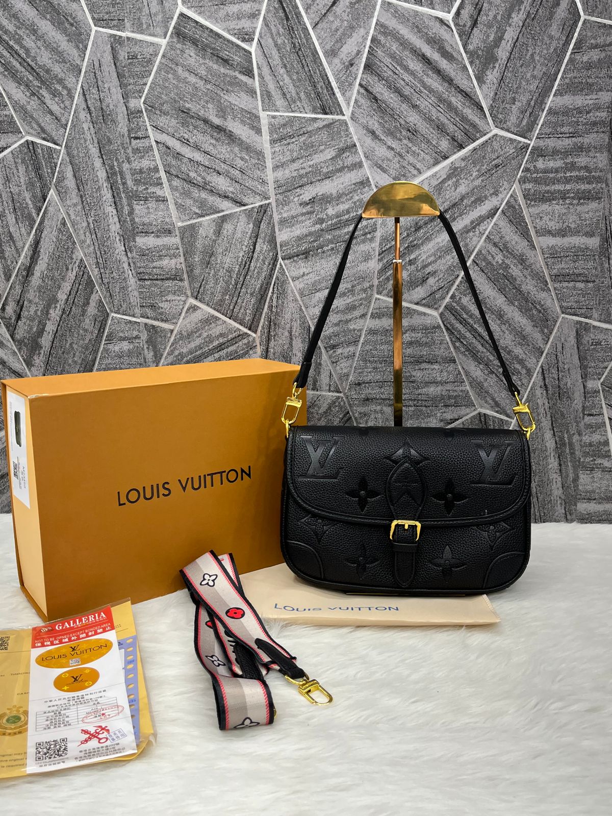 LOUS VUION DIANE SKING WOMAN BAG