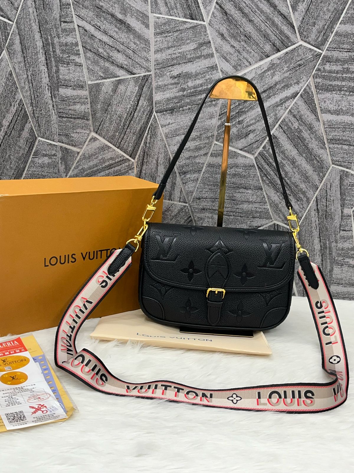 LOUS VUION DIANE SKING WOMAN BAG