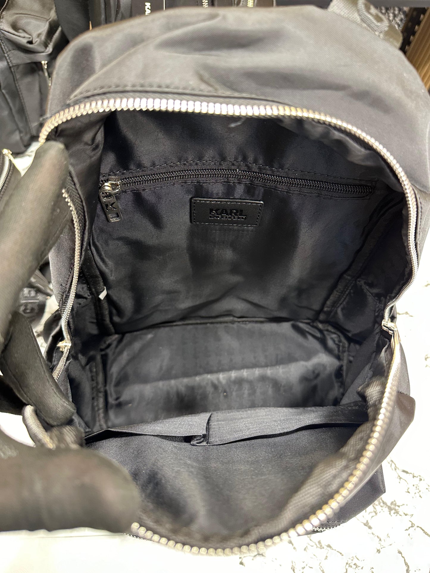 KAL LAGEFEL NIYOPM PREMIUM BAGPACK.