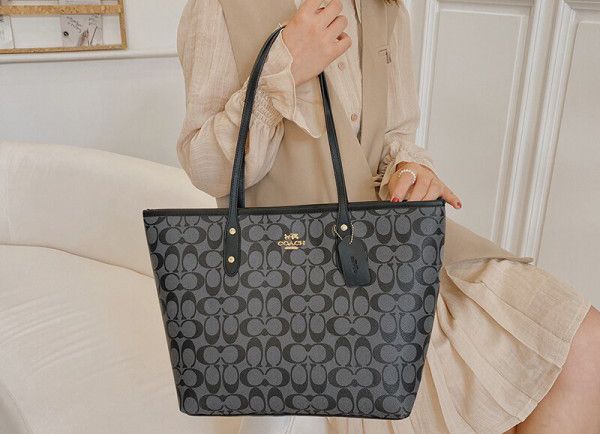 COH CIY TOTE WITH OG BOX IN HIGH END QUALITY Women Bag