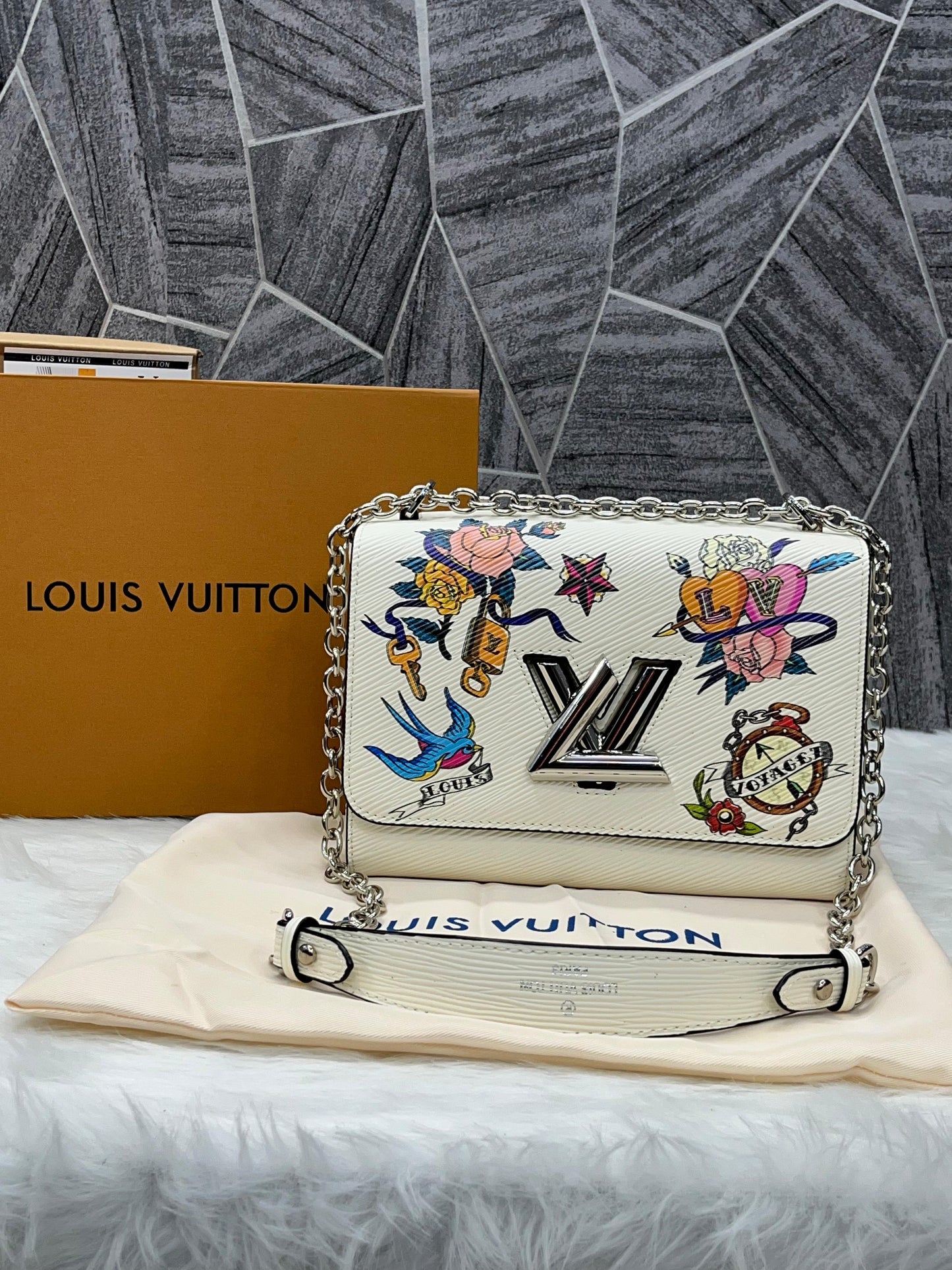 Lois Vuiton Twist EPI Women Bag