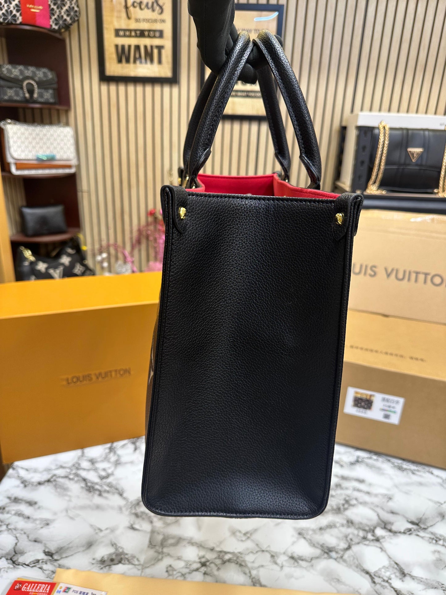 LOUS VUITON PREMIUM ONTHEGO WITH OG DOUBLE BOX Women Bag