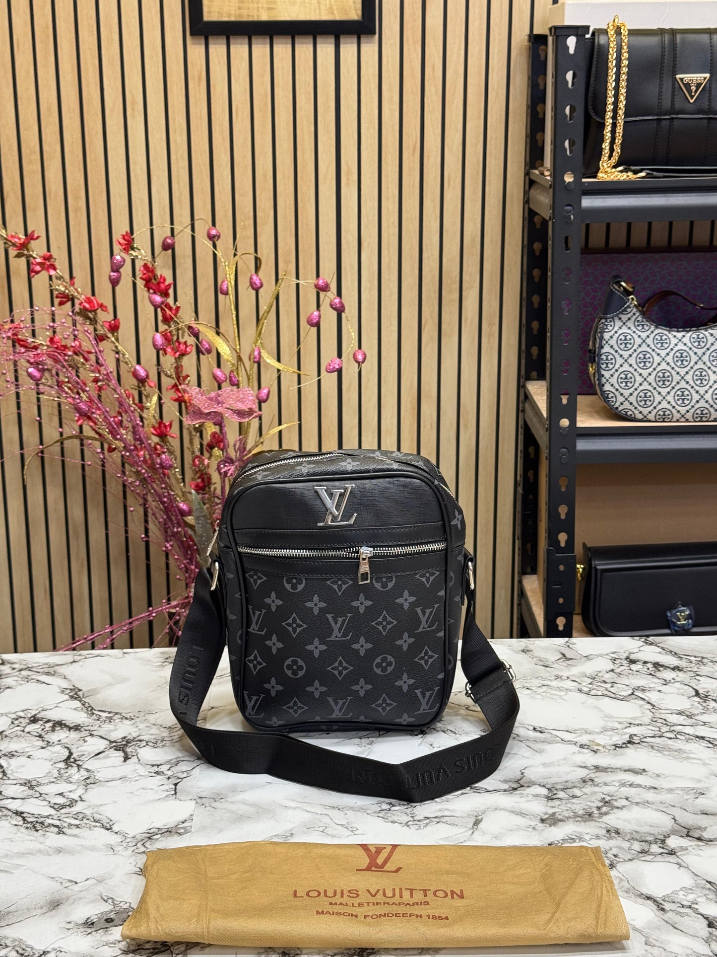 LOUS VUITON LV LOGO PREMIUM SIDE Women Bag