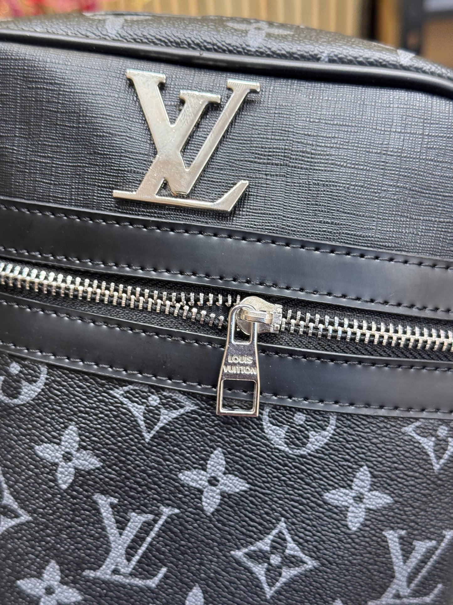 LOUS VUITON LV LOGO PREMIUM SIDE Women Bag