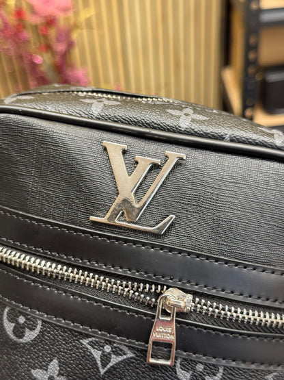 LOUS VUITON LV LOGO PREMIUM SIDE Women Bag