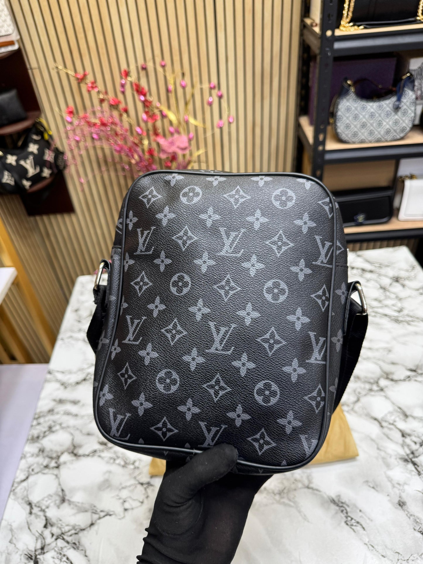 LOUS VUITON LV LOGO PREMIUM SIDE Women Bag