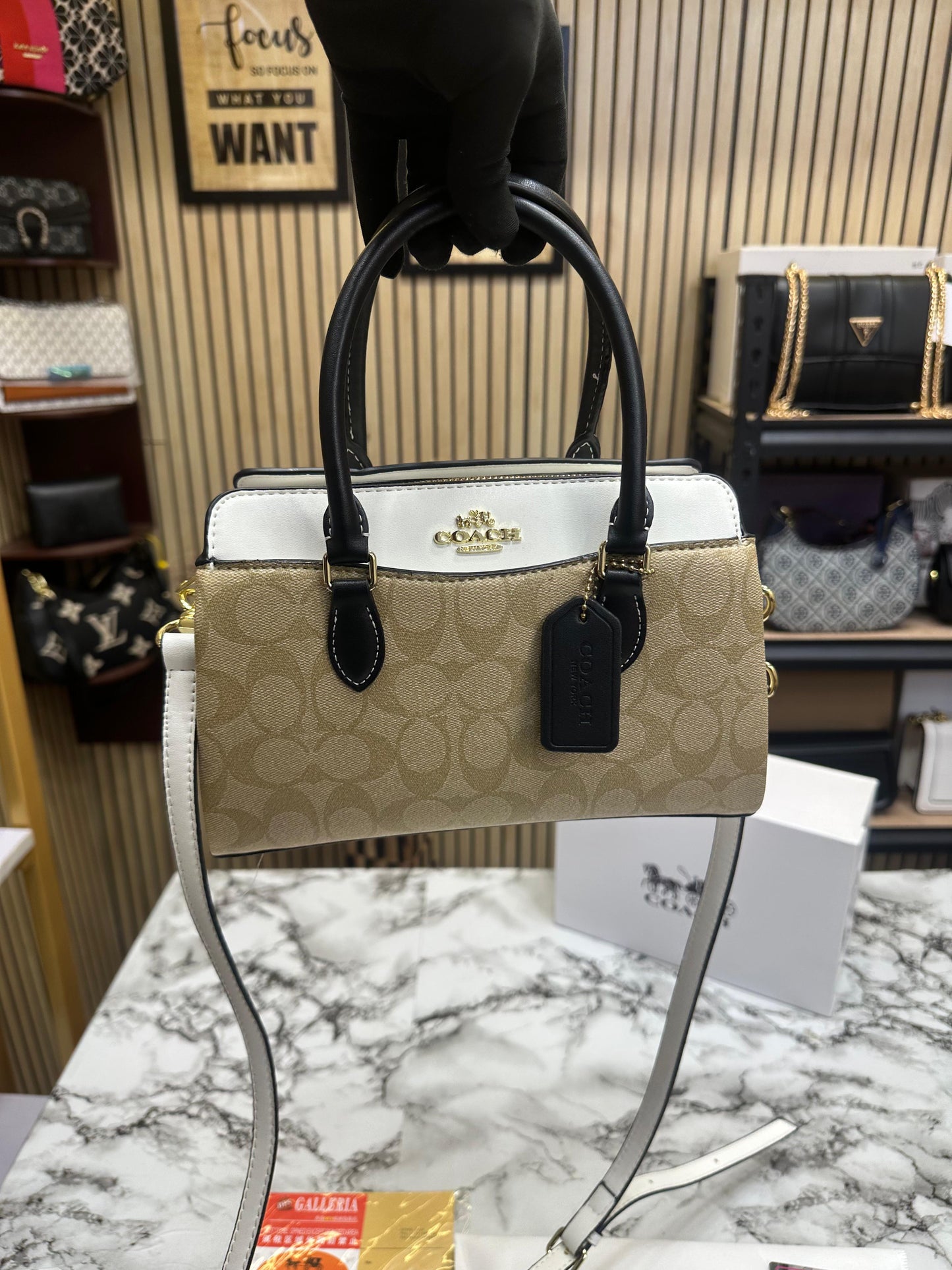 COCH DARCIE CARRYALL SIGNATURE PREMIUM WITH OG BOX Women BAG